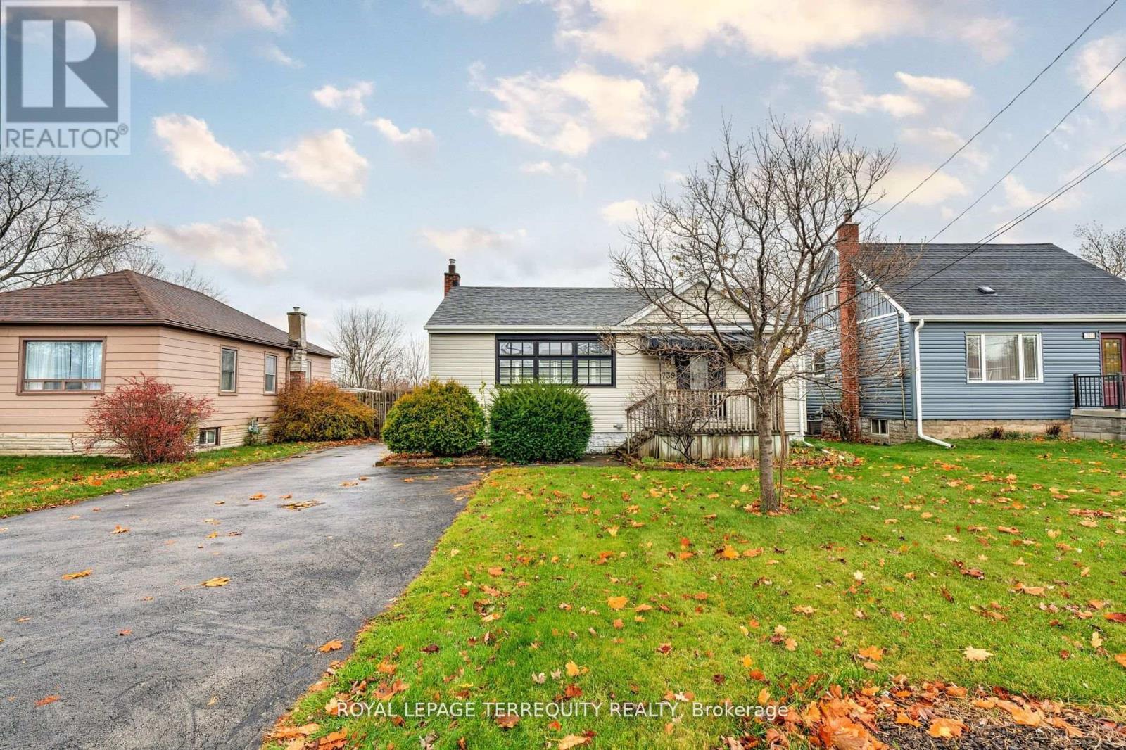 739 Upper Gage Ave, Hamilton, ON L8V 4J9