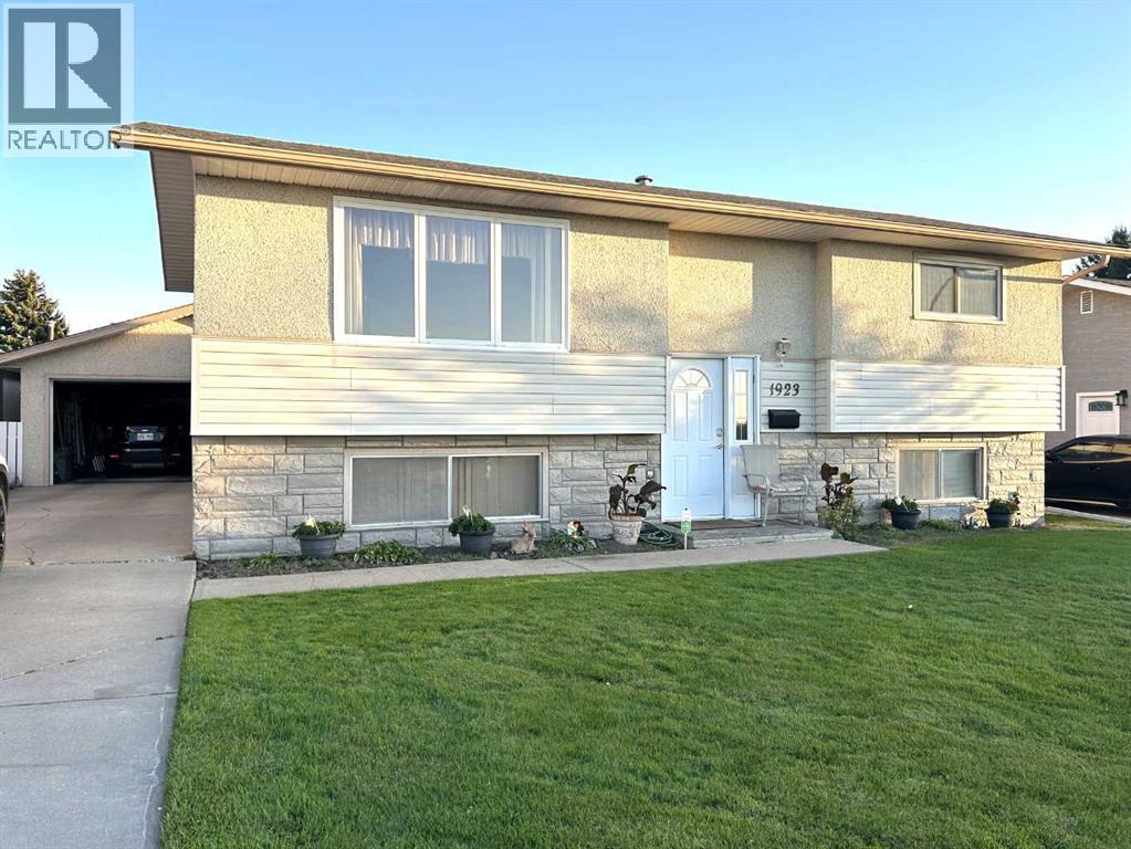 1923 Crestwood Dr SE, Medicine Hat, AB T1A 7J9