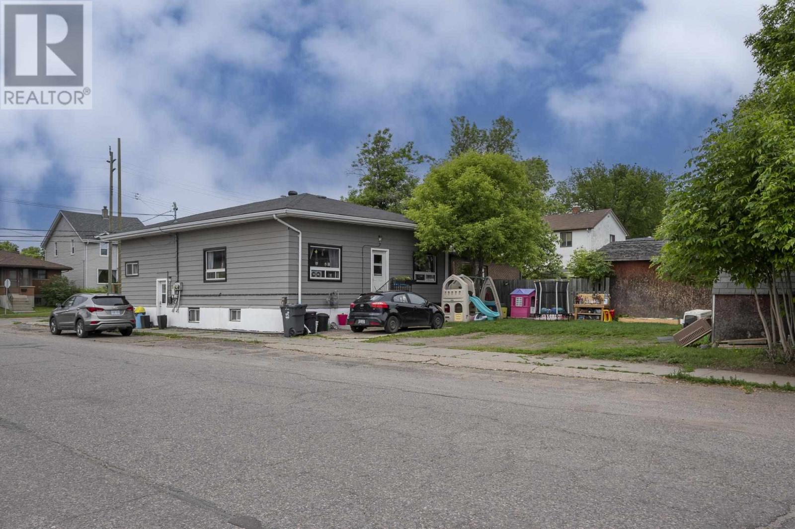 179 Ontario St, Thunder Bay, ON P7B 3G4