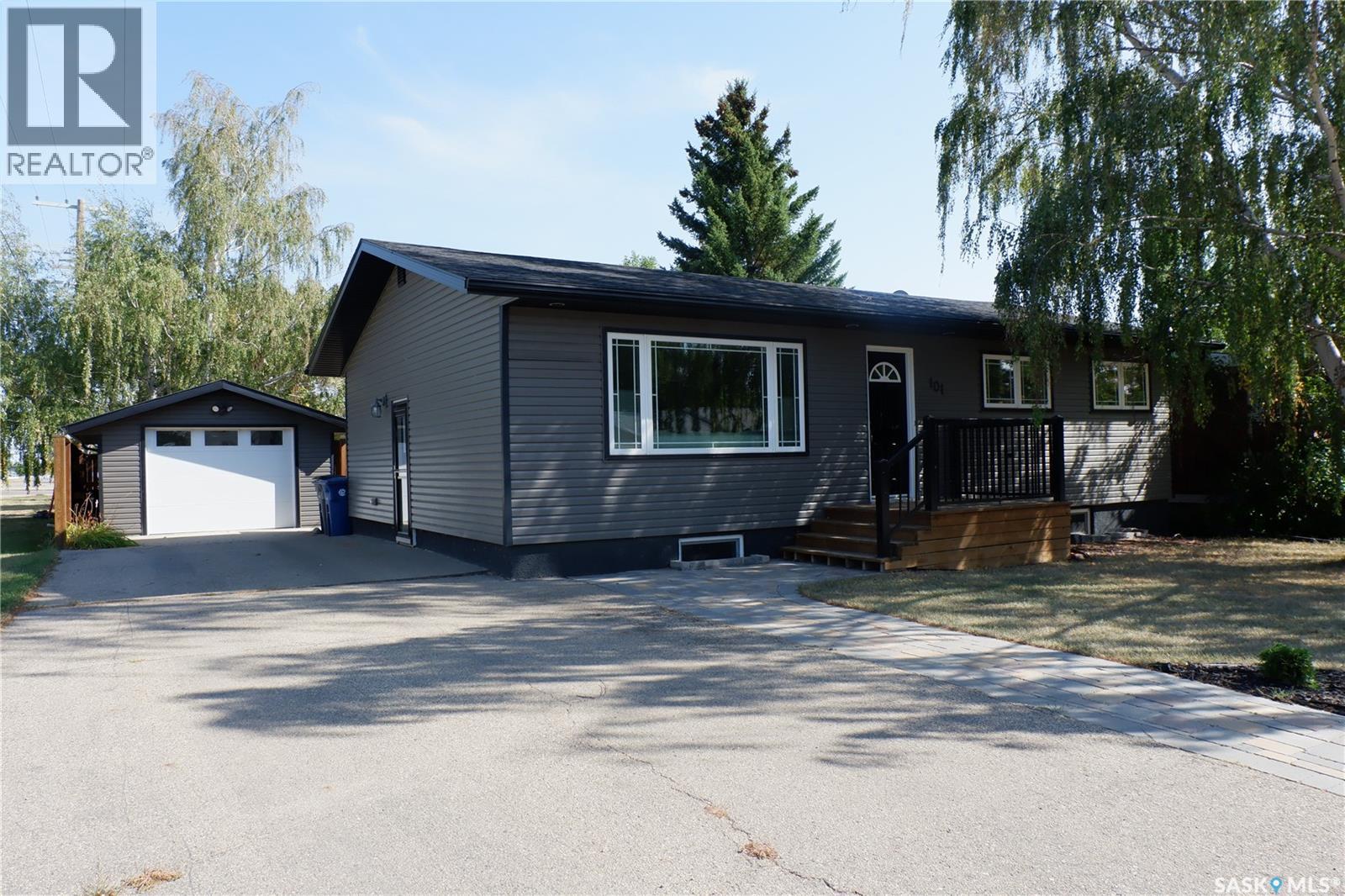 101 Empire Pl, Assiniboia, SK S0H 0B0