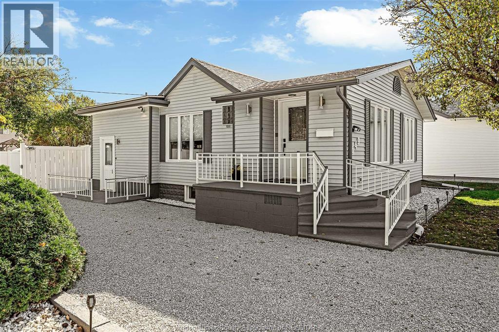 649 Edinborough St, Windsor, ON N8X 3C8