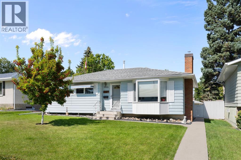 10535 Shillington Cres SW, Calgary, AB T2W 0N8
