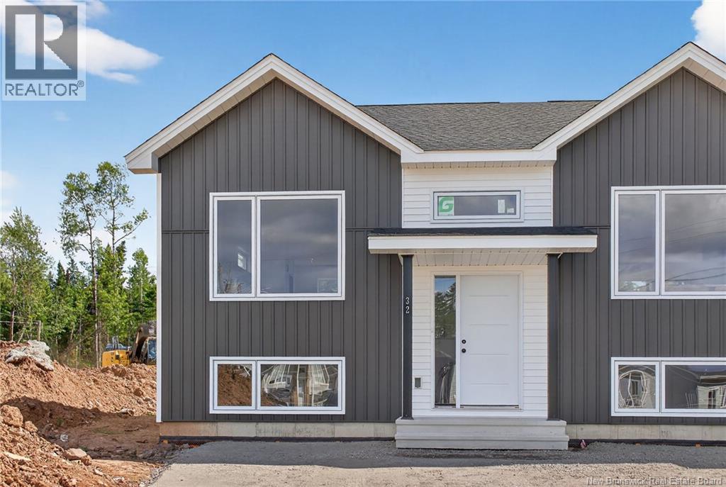 32 Cedric Ct, Dieppe, NB E1A 7K4