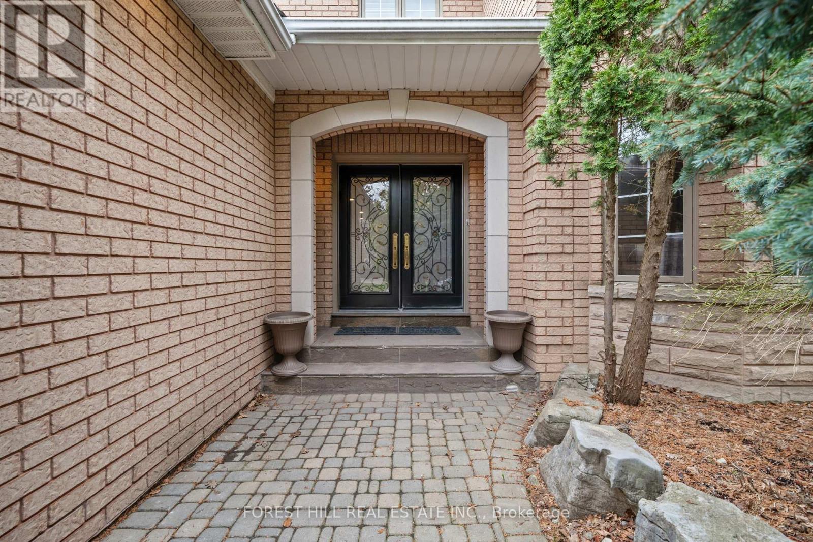 55 Direzze Ct, Richmond Hill, ON L4C 0C6
