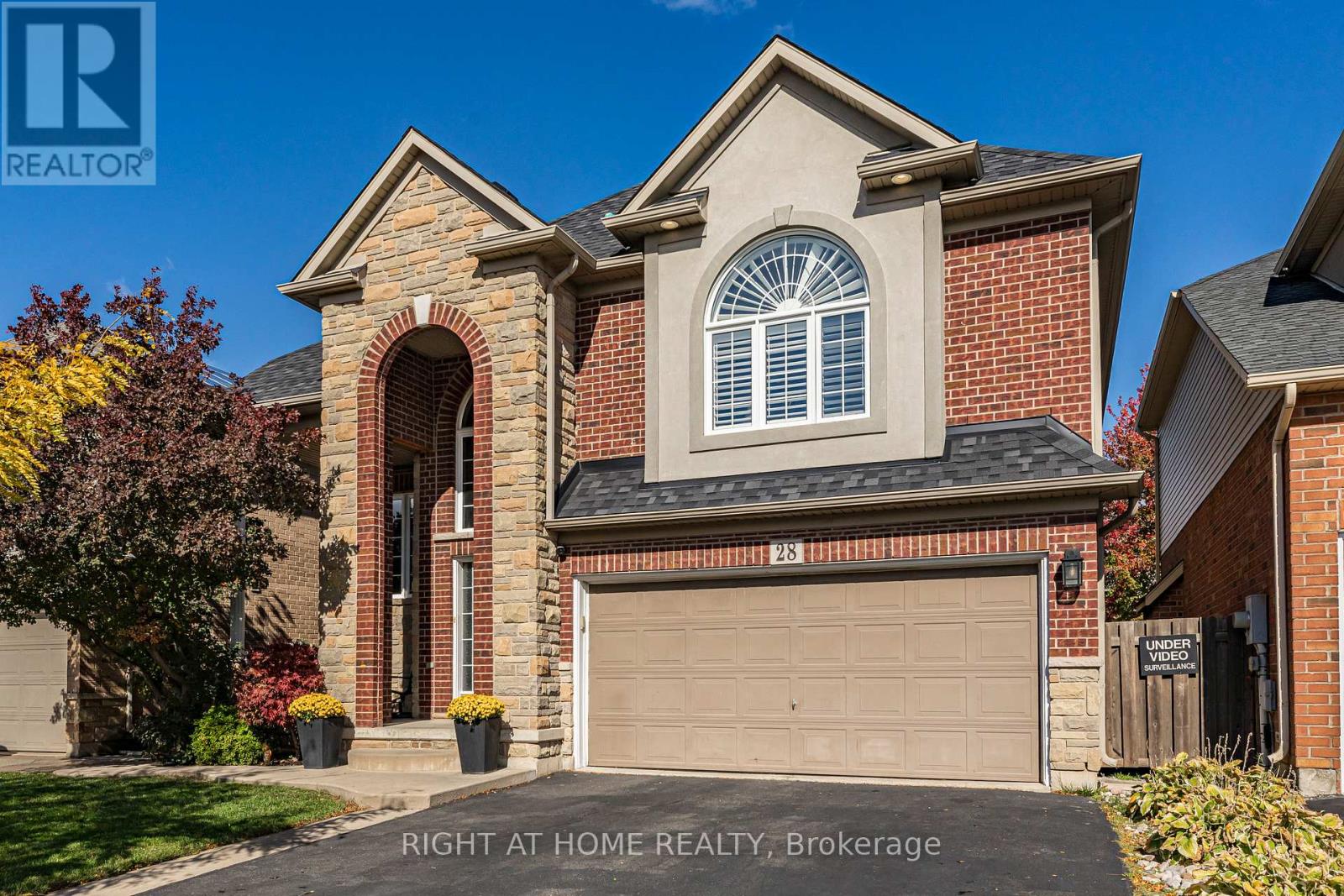 28 Springbreeze Hts W, Hamilton, ON L8E 0A4