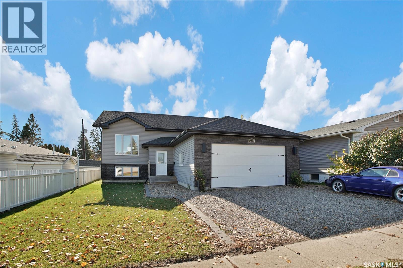 214 4 Street, Hague, SK S0K 1X0