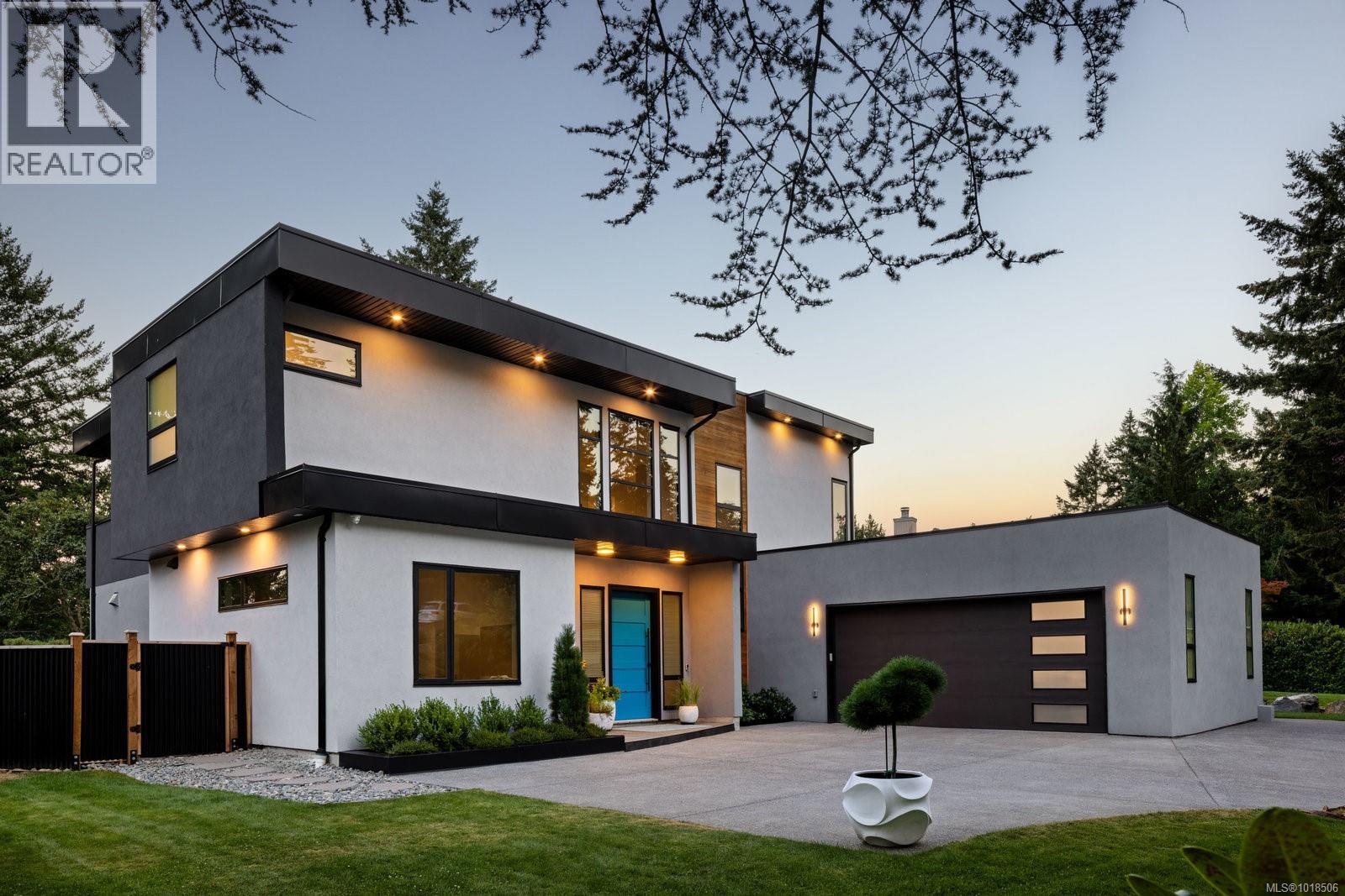 4673 Boulderwood Dr, Saanich, BC V8Y 2P8