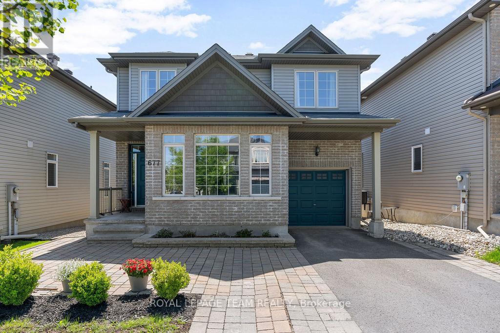 677 Sunburst St, Ottawa, ON K1T 3W6