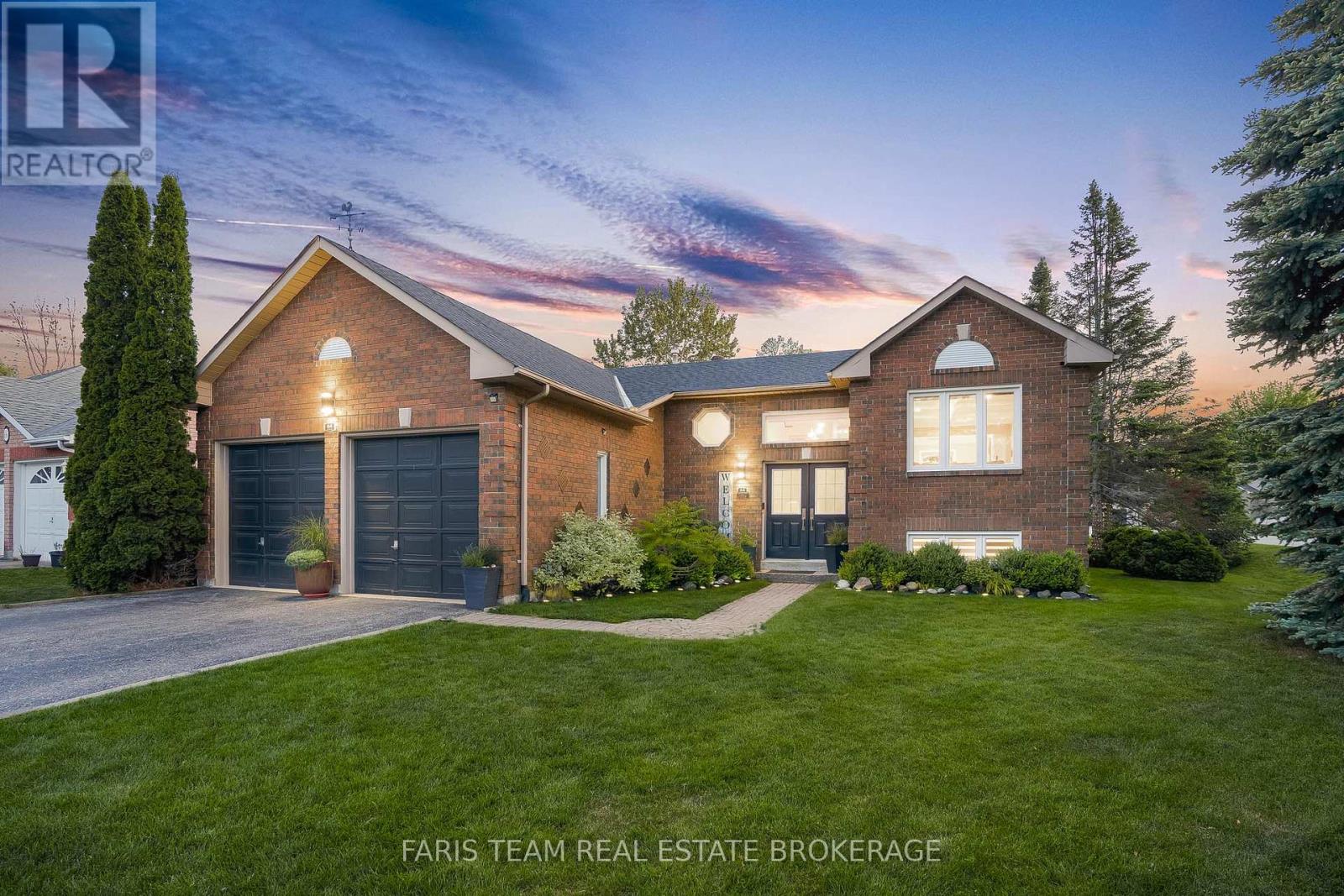 64 Royal Beech Dr, Wasaga Beach, ON L9Z 1H3