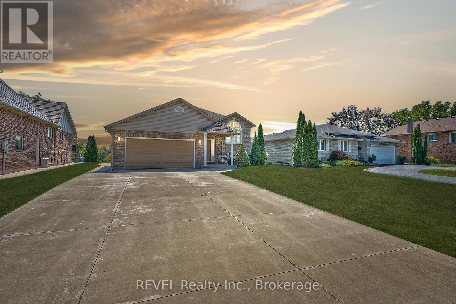 118 Colbeck Dr, Welland, ON L3C 7B2