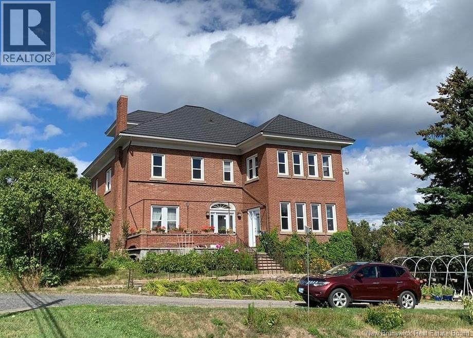 157 Renfrew, Dalhousie, NB E8C 2H9