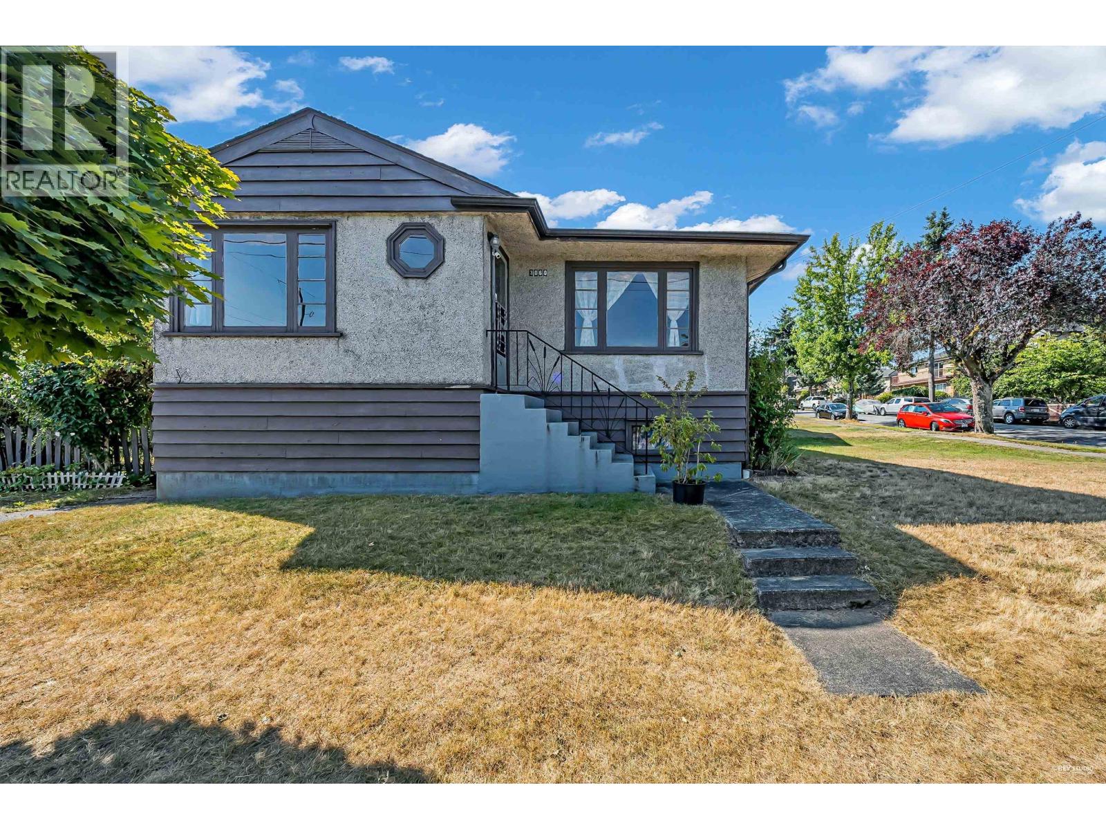 3060 Parker St, Vancouver, BC V5K 2V3