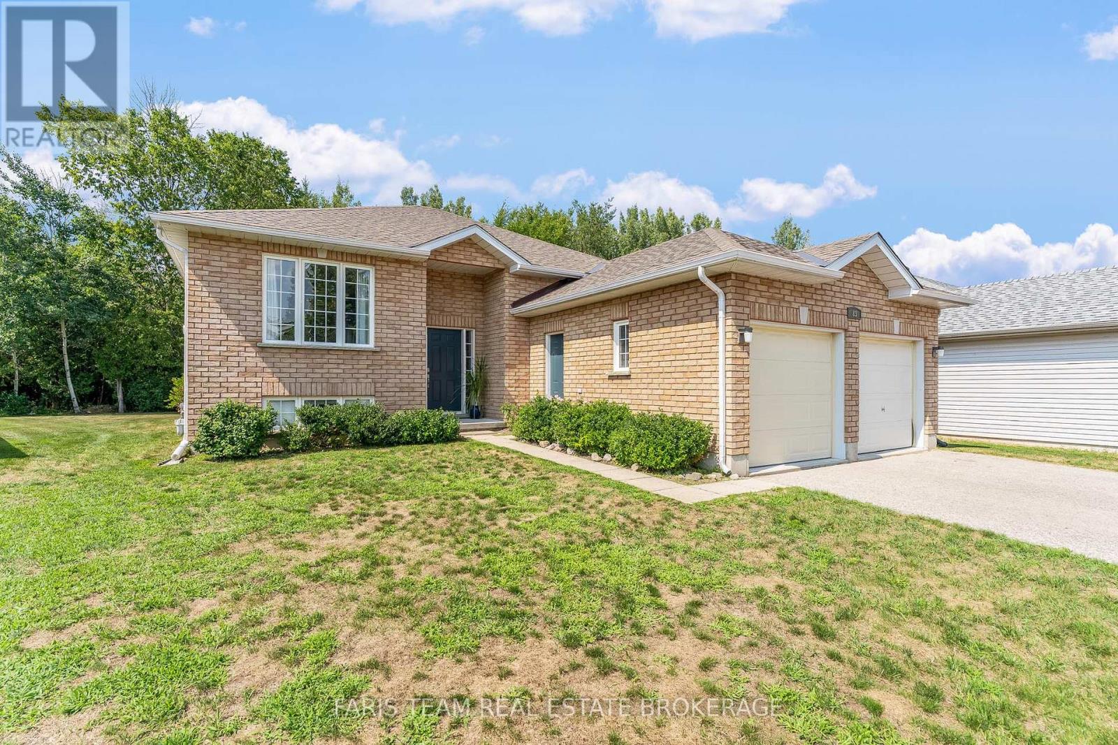 83 Georgias Walk, Tay, ON L0K 2A0
