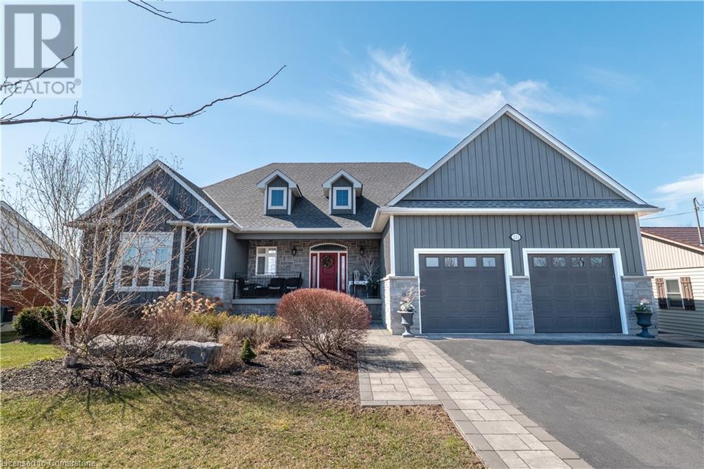 211 Lewis Rd, Hamilton, ON L8E 5G7