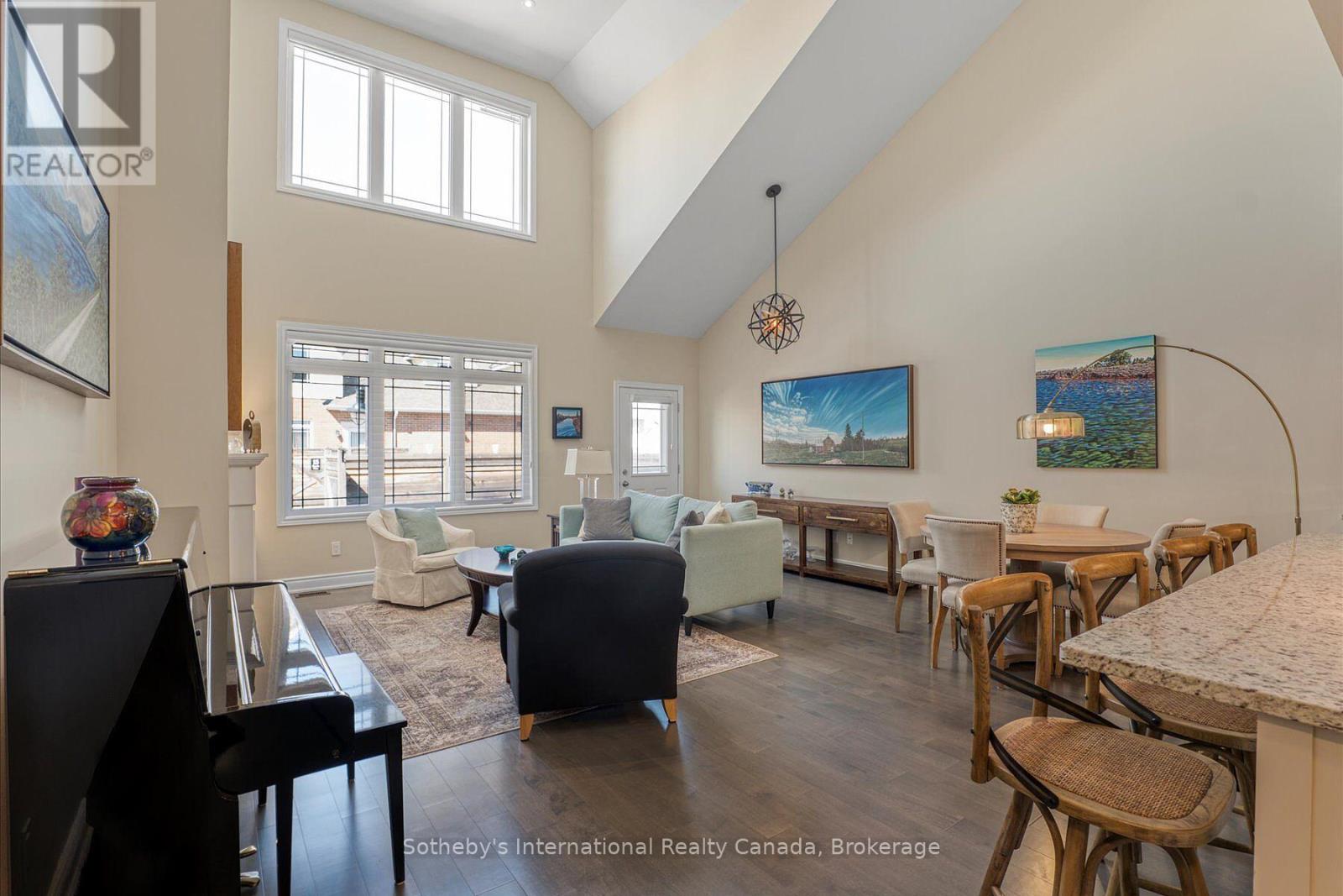 4 Emerson Mews, Collingwood, ON L9Y 2X4