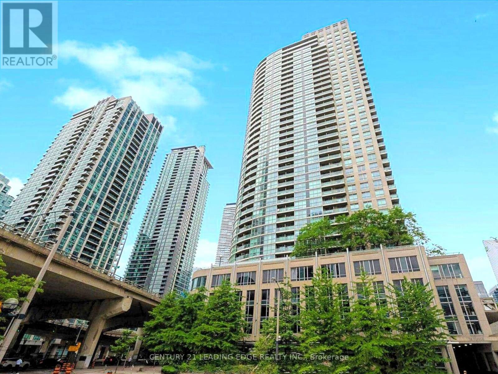 2212 18 Yonge St, Toronto, ON M5E 1Z8