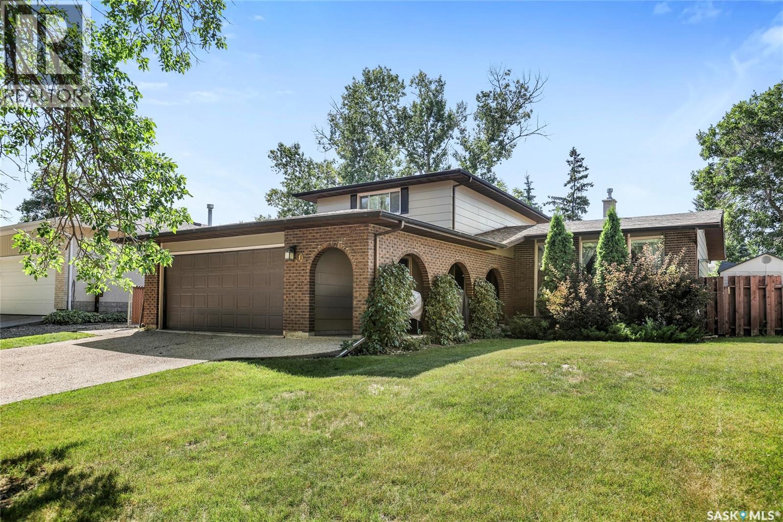 10 Selkirk Cres, Regina, SK S4S 6J4