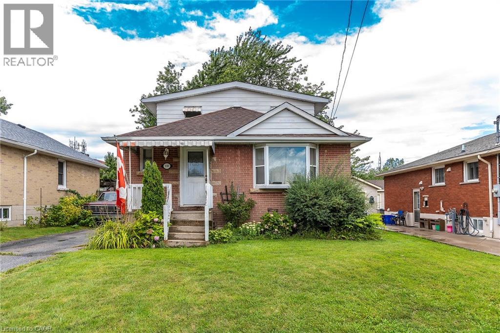 330 E 15th St, Hamilton, ON L9A 4G5
