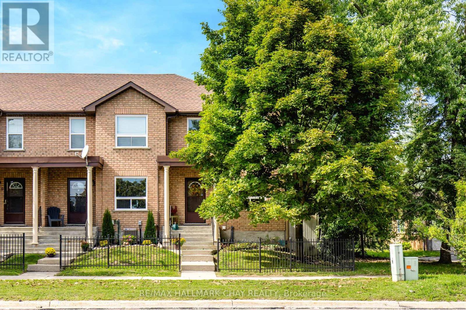 11 234 Cundles Rd E, Barrie, ON L4M 6L1