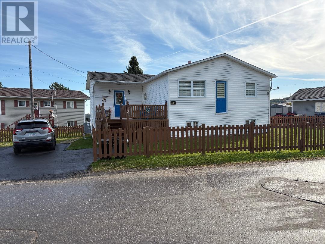 23 Middle Rd, Roberts Arm, NL A0J 1R0