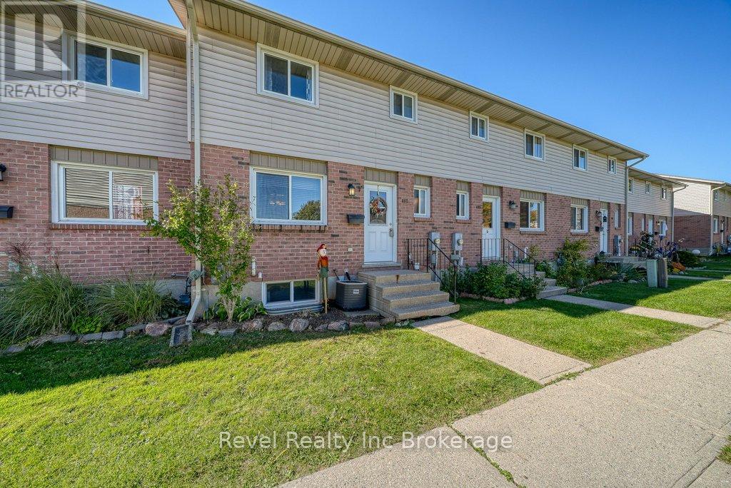 22 487 Springbank Ave N, Woodstock, ON N4T 1H3
