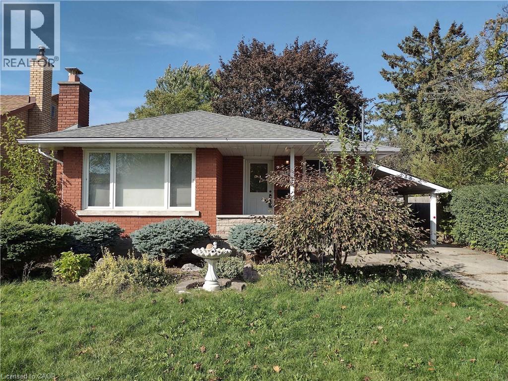 246 Eighth Ave, Kitchener, ON N2C 1S7