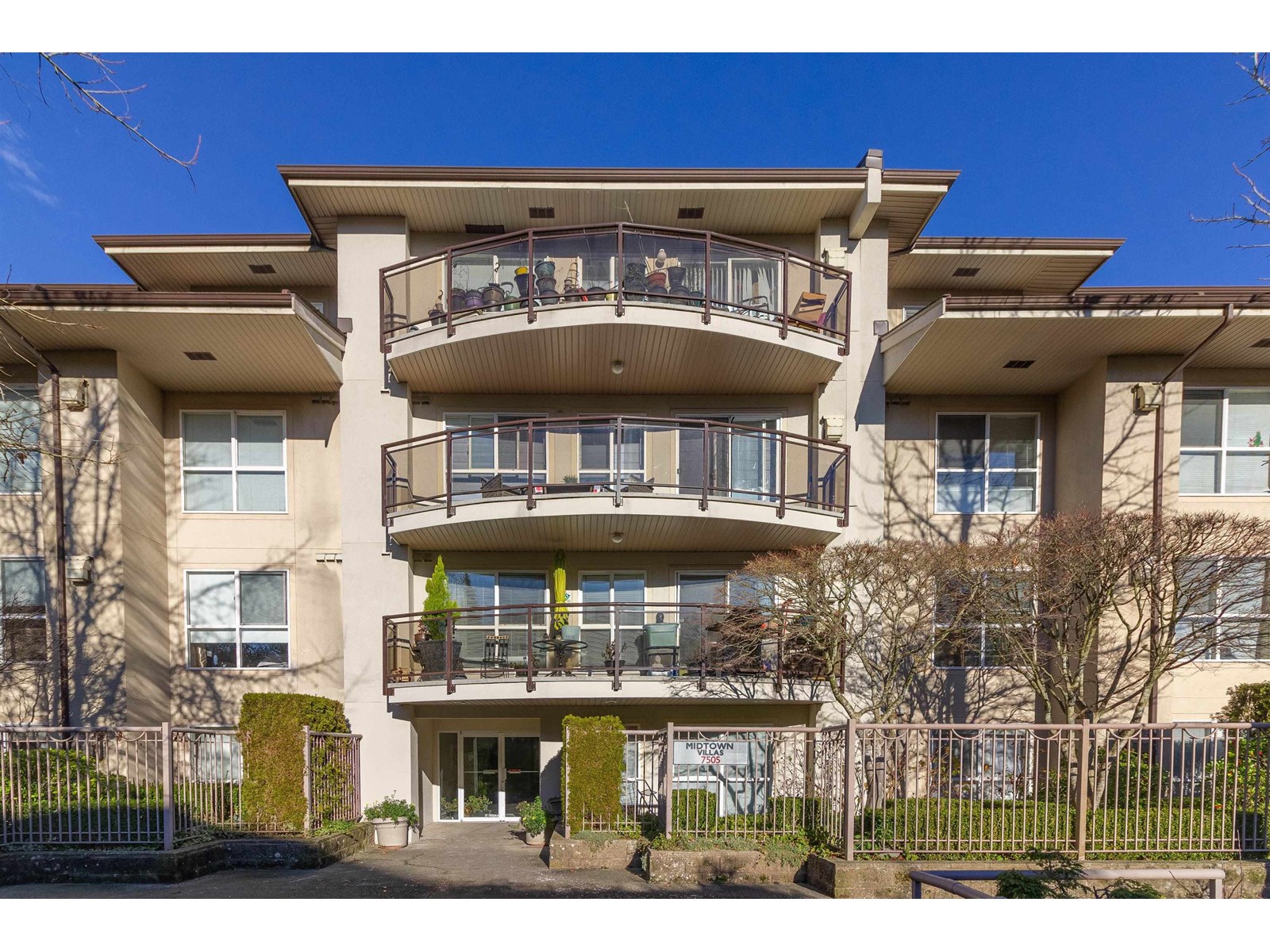 7505 138 Street Unit 405, Surrey, BC V3W 0W6