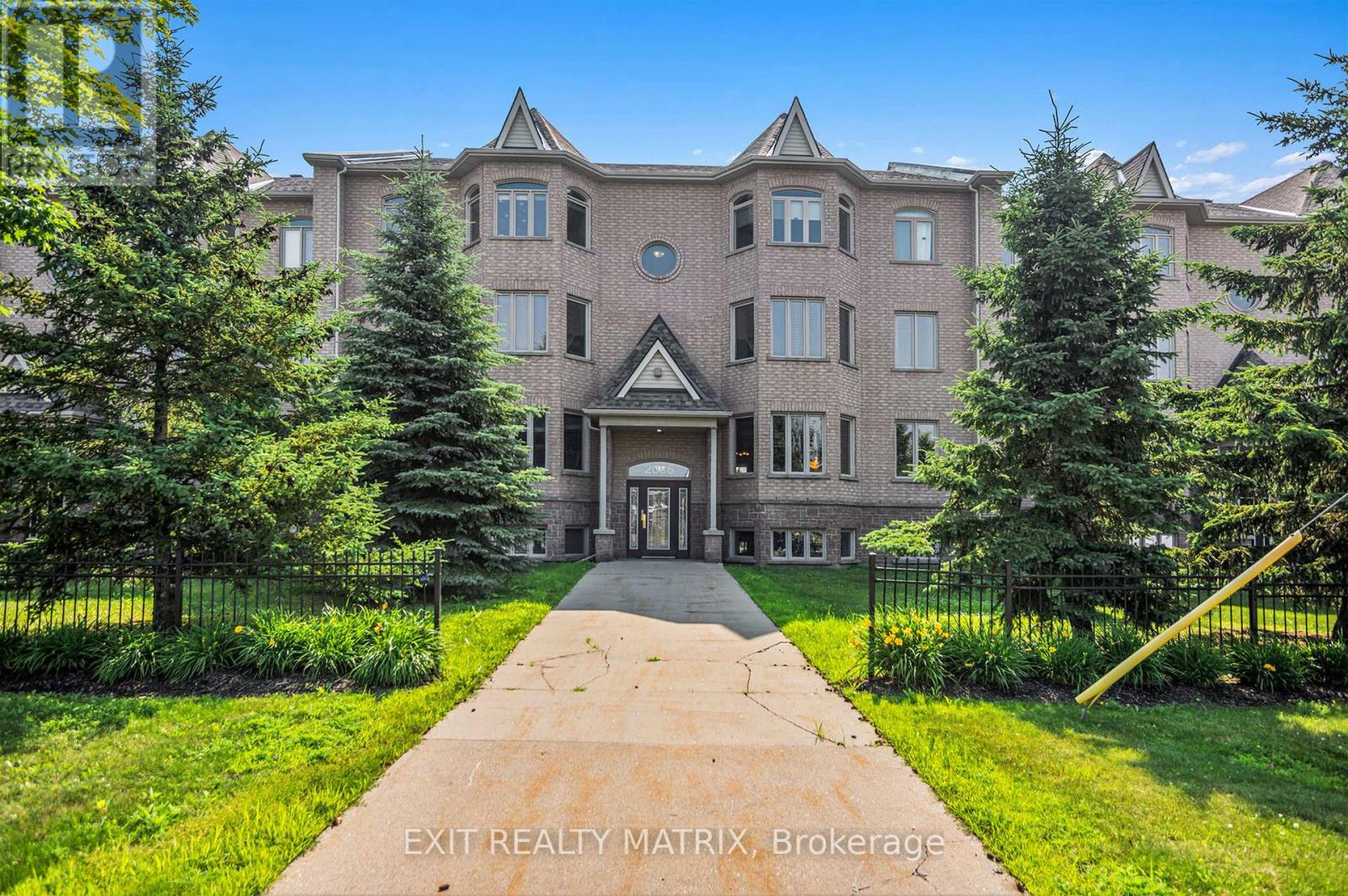 4 2086 Valin St, Ottawa, ON K4A 0C1