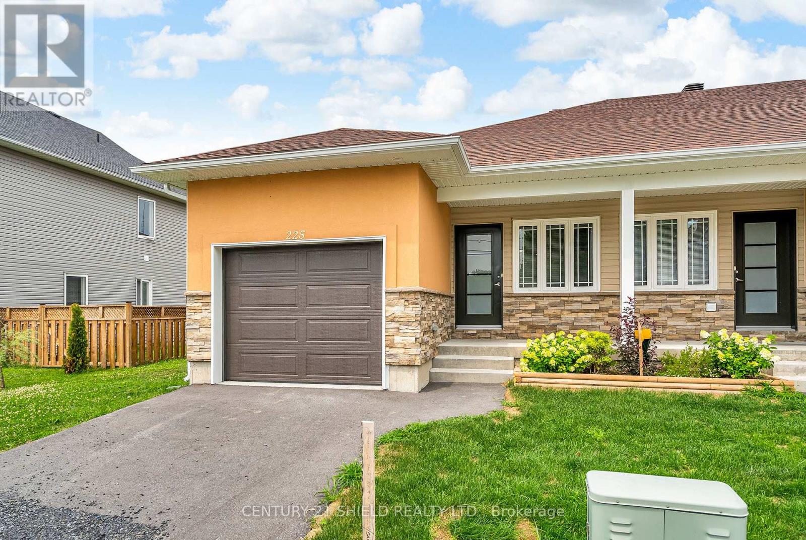 225 Third St W, Cornwall, ON K6J 0B6