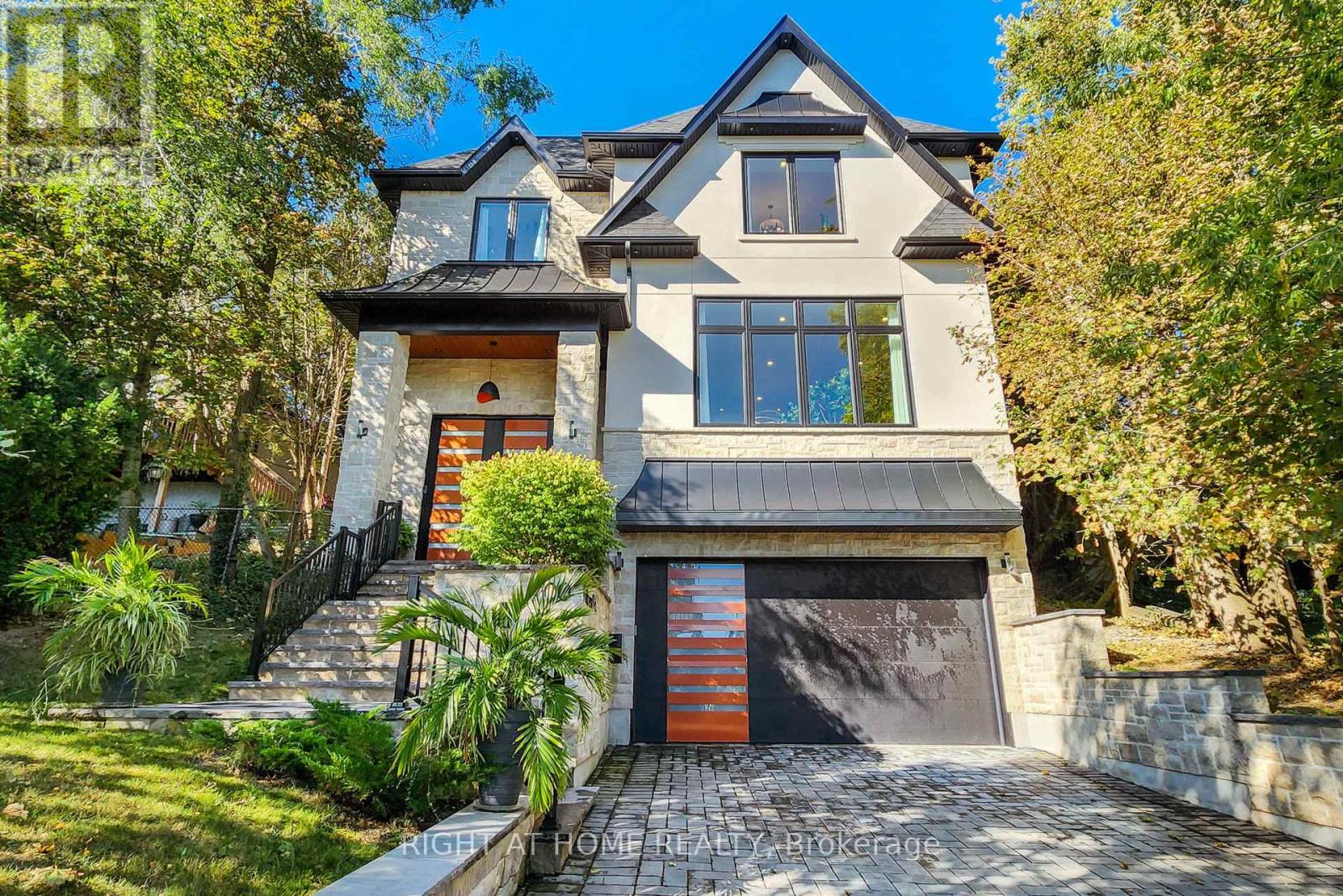 700 Hillcrest Rd, Pickering West Shore, ON L1W 2P1