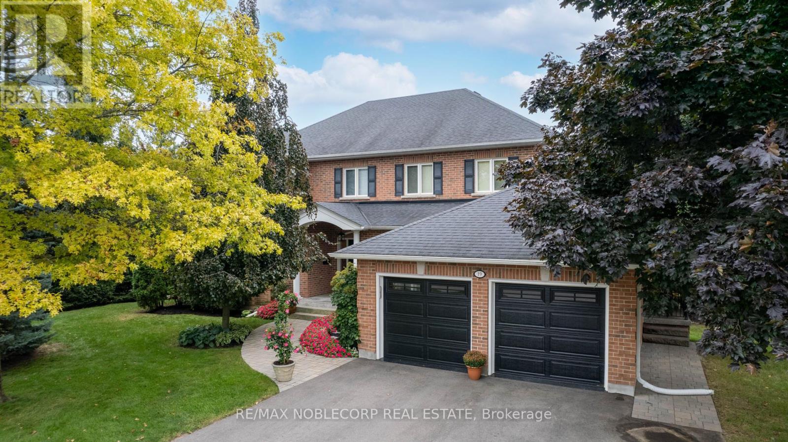 19 Stockdale Cres, Richmond Hill, ON L4C 0B3
