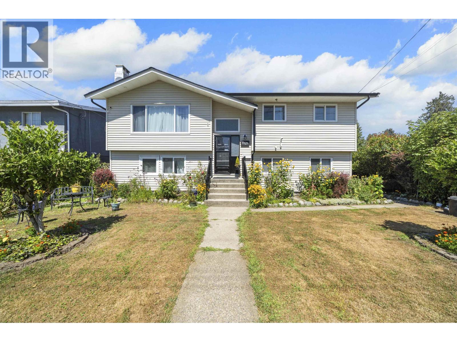 1121 Prairie Ave, Port Coquitlam, BC V3B 1S7