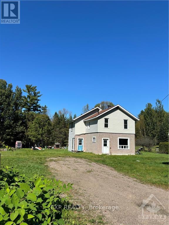 74 Sandy Beach Rd, Laurentian Valley, ON K8A 6W8