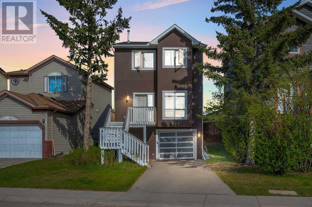 137 Martinpark Way NE, Calgary, AB T3J 3M8