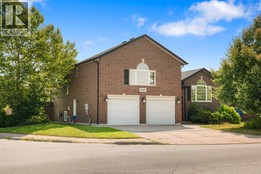 3987 Wildwood Dr, Windsor, ON N8R 2L1