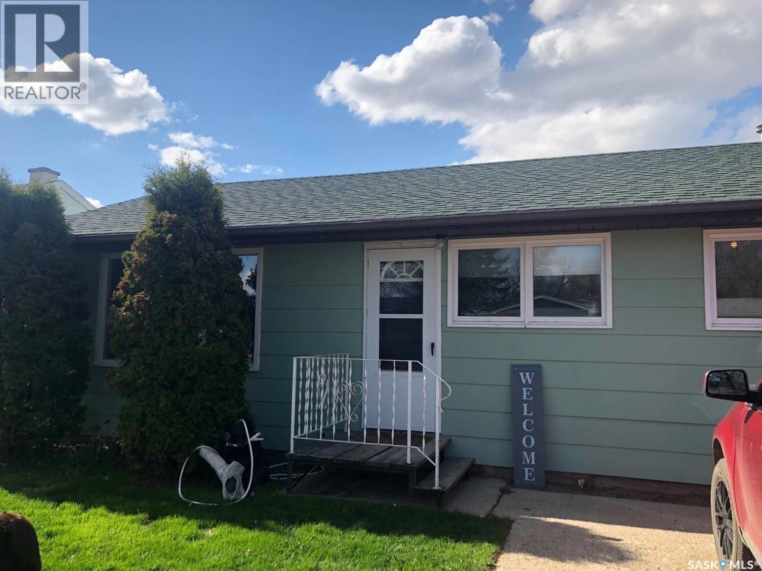 310 Dominion Rd, Assiniboia, SK S0H 0B0
