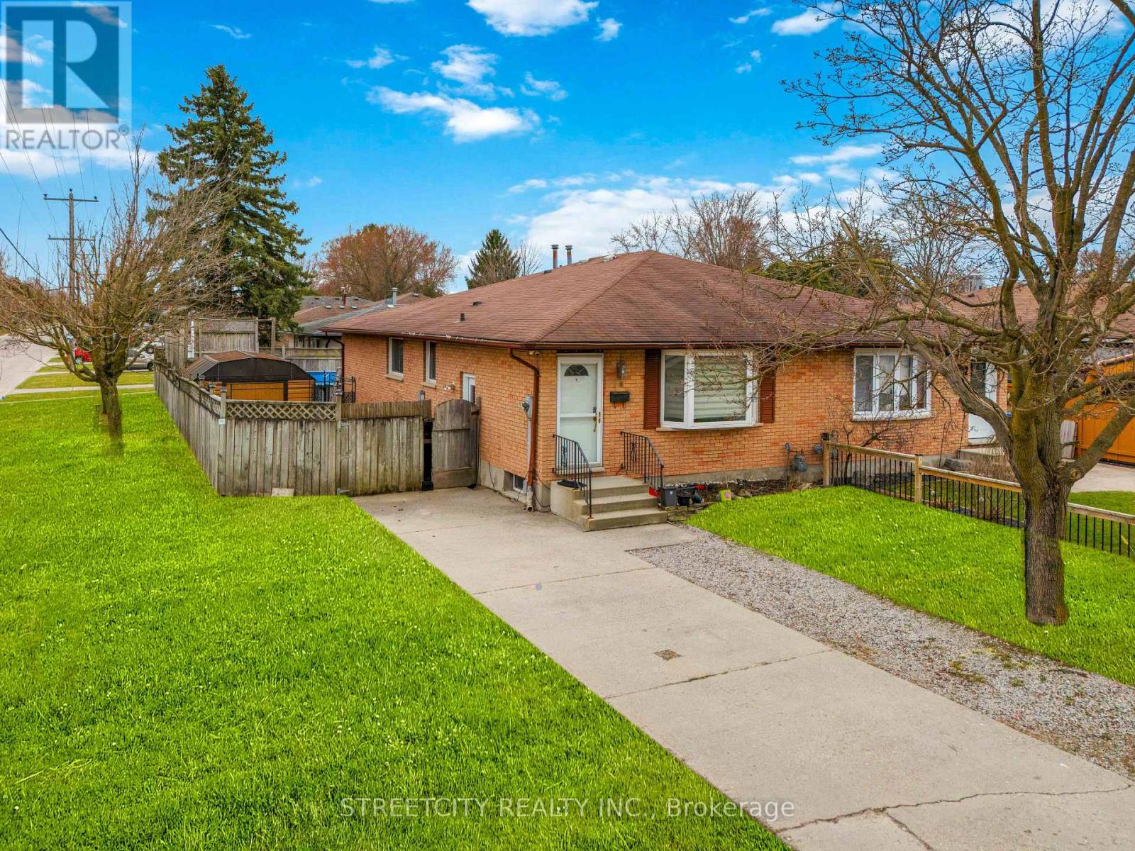 54 Brennan Dr N, Strathroy-Caradoc, ON N7G 3S3