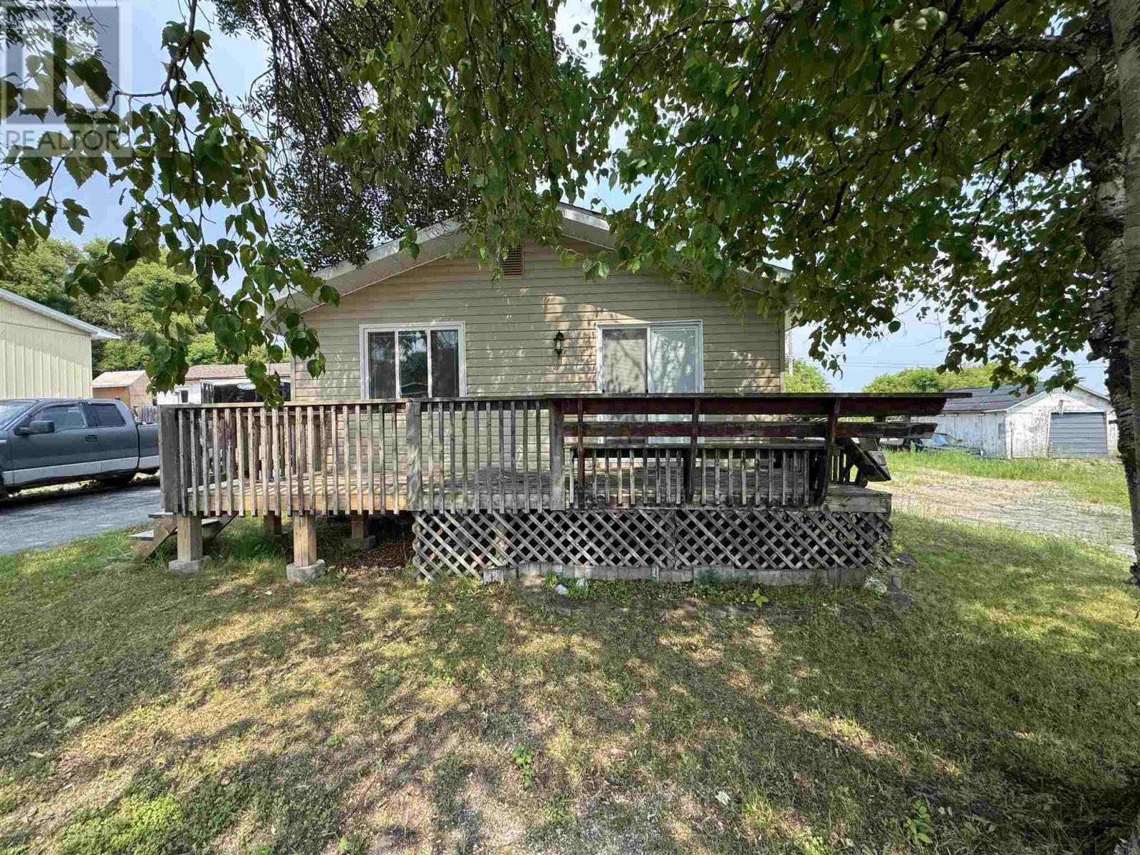 7 Partridge Ave, Manitouwadge, ON P0T 2C0