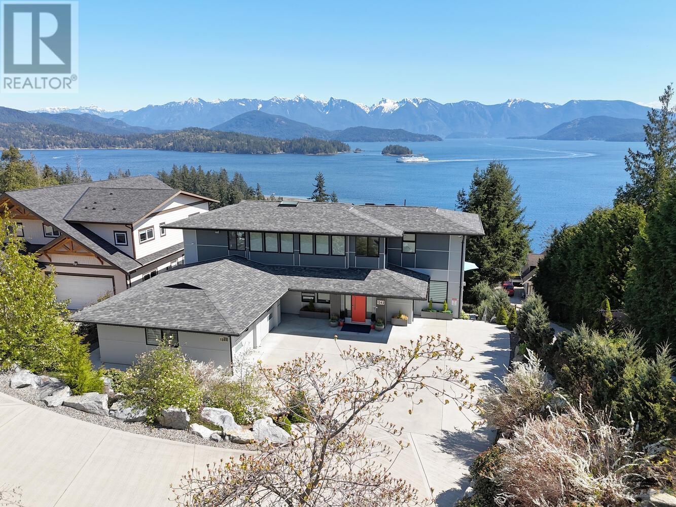 1242 St Andrews Rd, Gibsons, BC V0N 1V1
