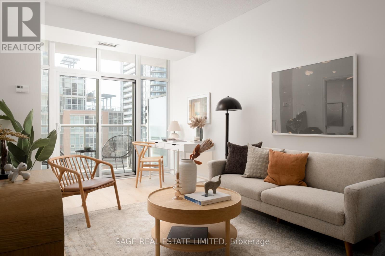 1711 75 East Liberty St, Toronto, ON M6K 3R3