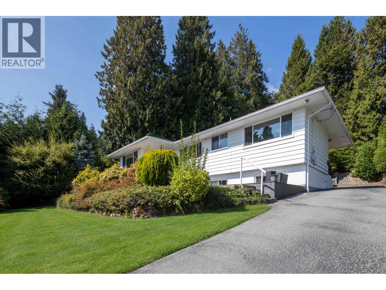 1895 Rosebery Ave, West Vancouver, BC V7V 2Z5