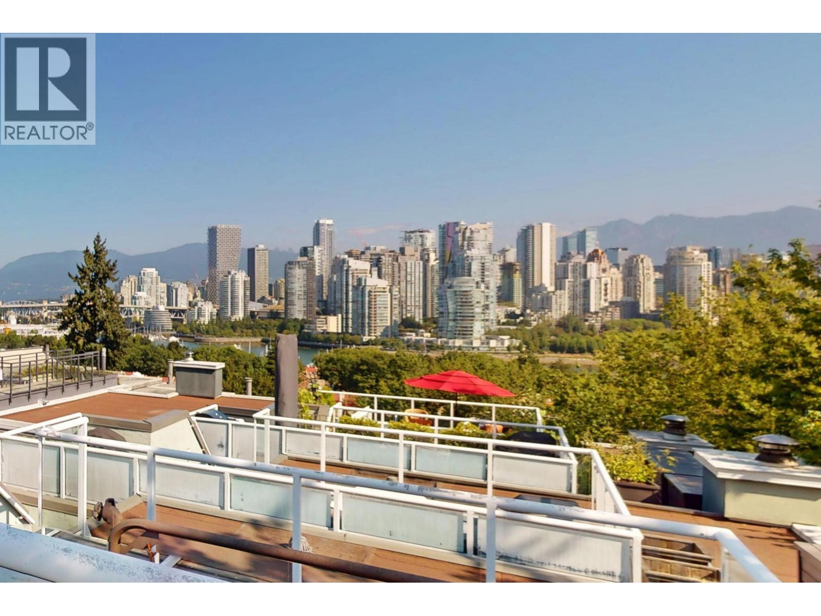 2395 Oak St, Vancouver, BC V6H 2J8