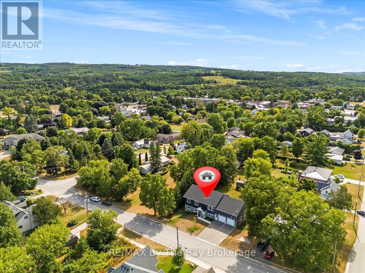 146 Mary St, Clearview, ON L0M 1G0