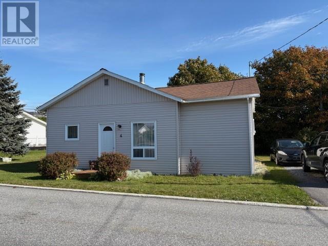 4 Hillview Ave, Stephenville, NL A2N 1S3