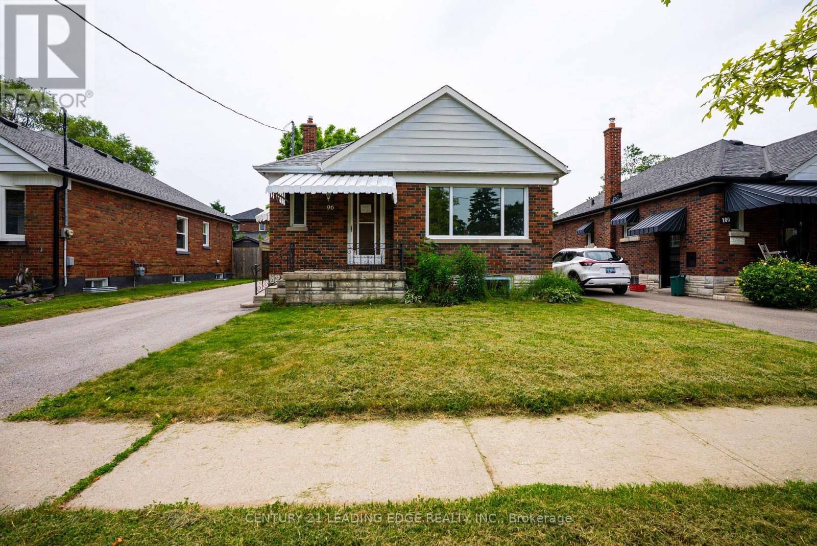 96 Oakes Ave, Oshawa, ON L1G 6C6