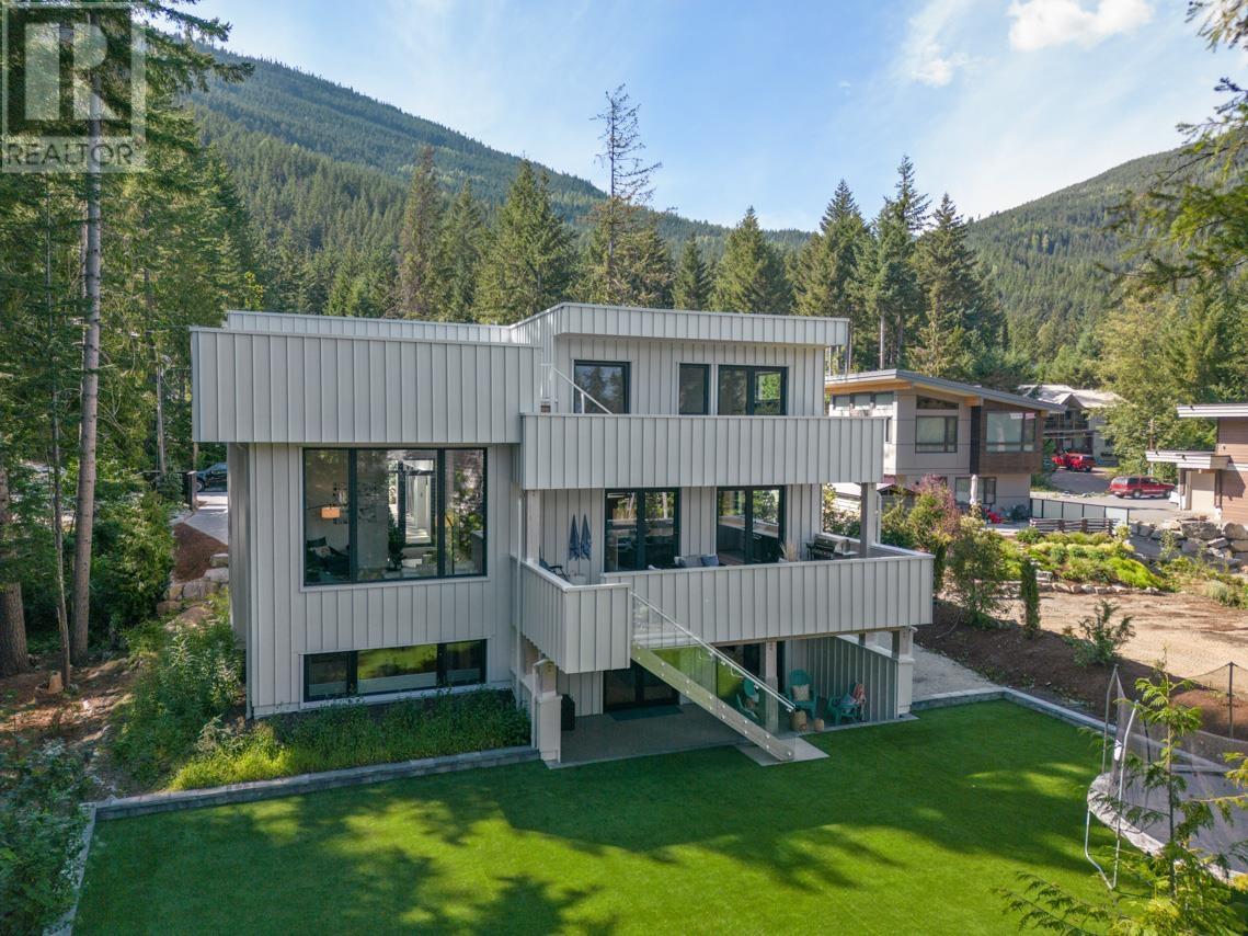 8328 Needles Dr, Whistler, BC V8E 0G1
