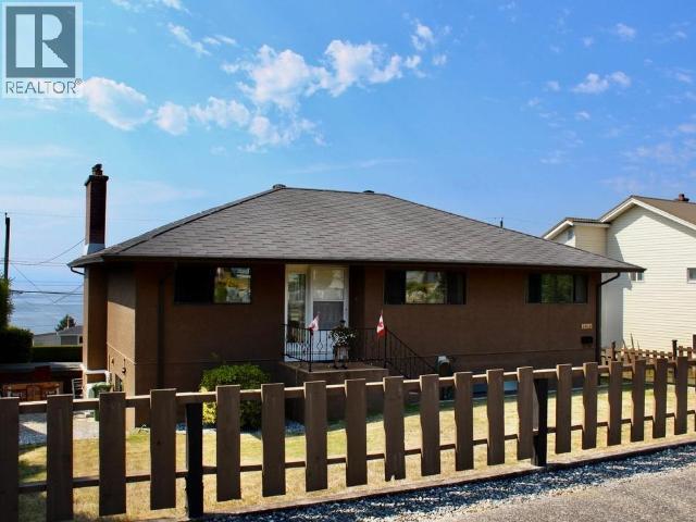 3933 Manitoba Ave, Powell River, BC V8A 2W7