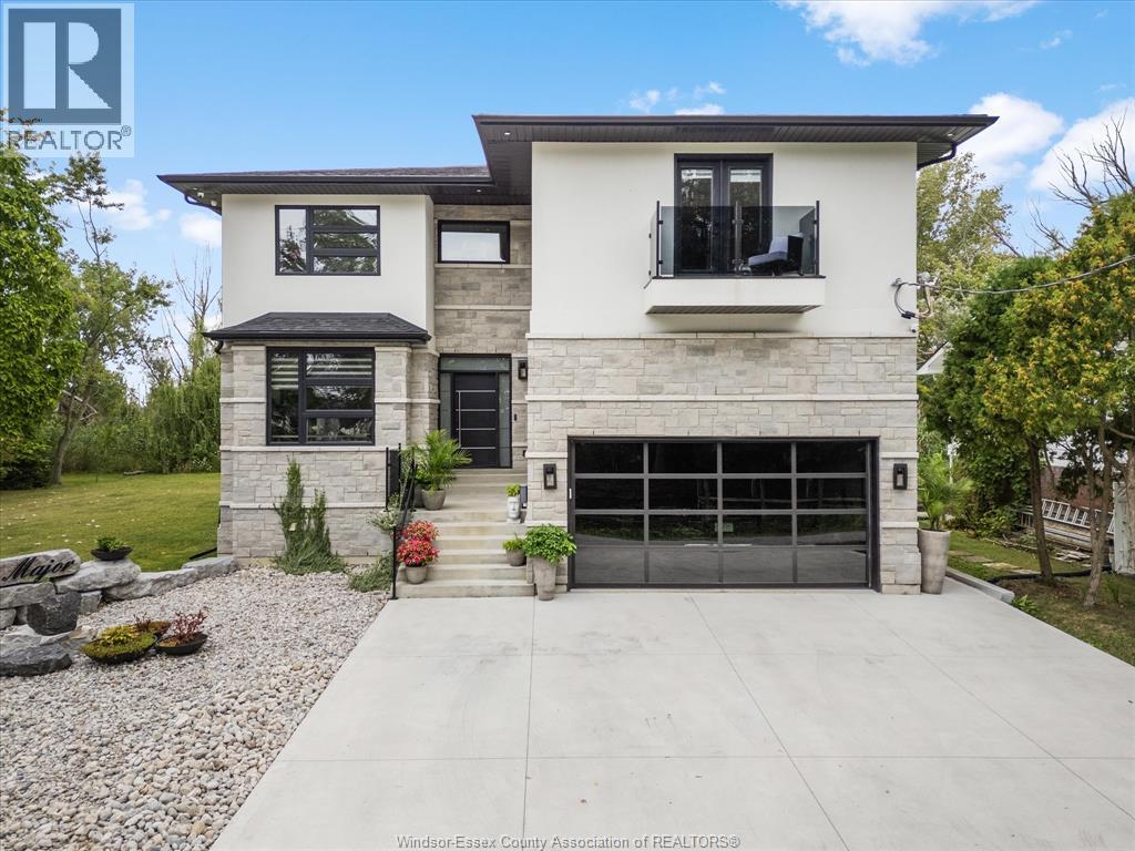 15 Major Blvd, Lasalle, ON N9J 1C6