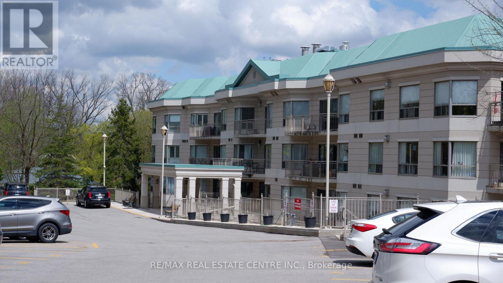 105 24 Chapel St, Halton Hills, ON L7G 6A7