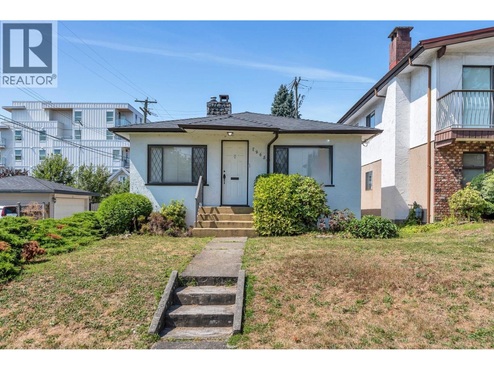 7965 Ontario St, Vancouver, BC V5X 3E2